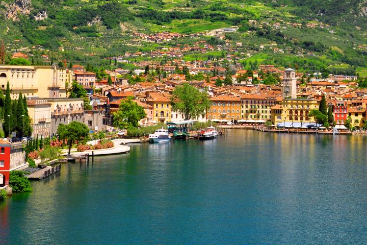 Der Ort Riva Del Garda Am Gardasee