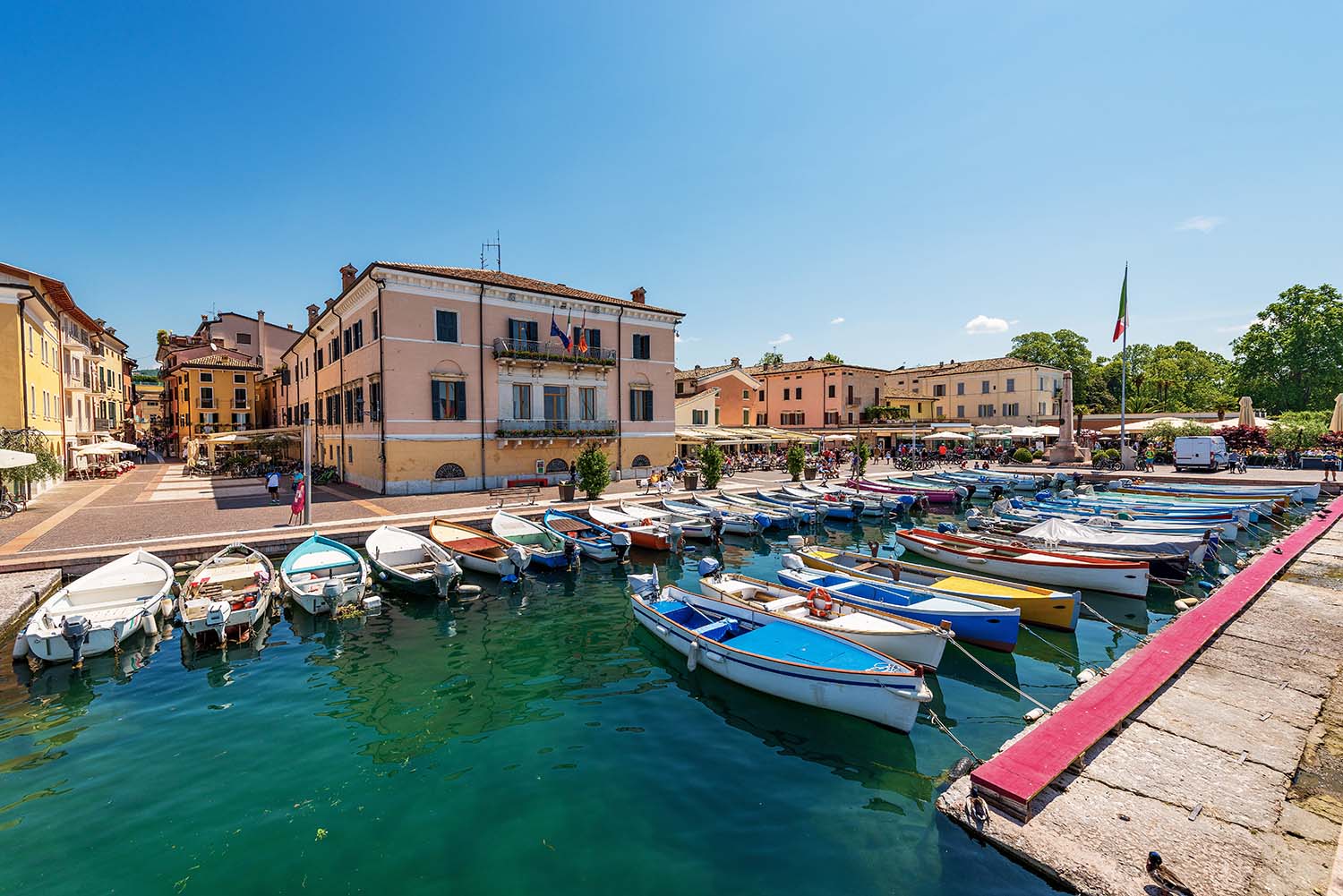 Bardolino beliebter Badeort am Gardasee